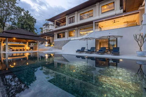 Pool view, Swimming pool, sunbed