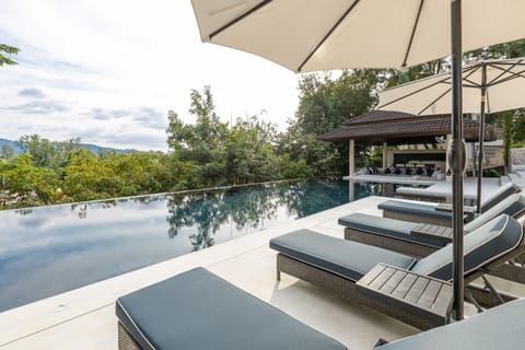 Pool view, Swimming pool, sunbed