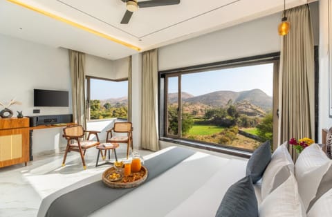 Bedroom, Mountain view