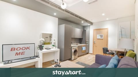 Free housekeeping visits during your stay - StayShort - Iconic JBR Studio Walk Everywhere Apartment in Dubai