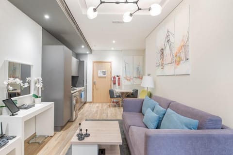 Free housekeeping visits during your stay - StayShort - Iconic JBR Studio Walk Everywhere Apartment in Dubai