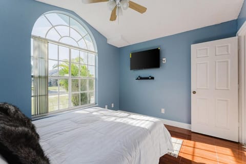 Cozy 4 bedroom home with pool -Close to everything House in Kissimmee