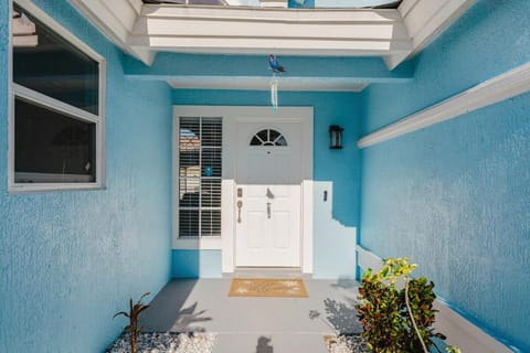 Cozy 4 bedroom home with pool -Close to everything House in Kissimmee