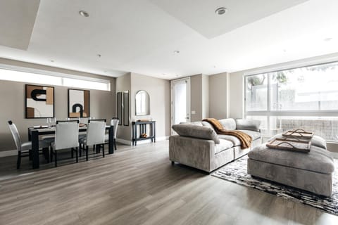 West Hollywood Luxe Townhome Walkable WeHo Avalon Apartment in West Hollywood
