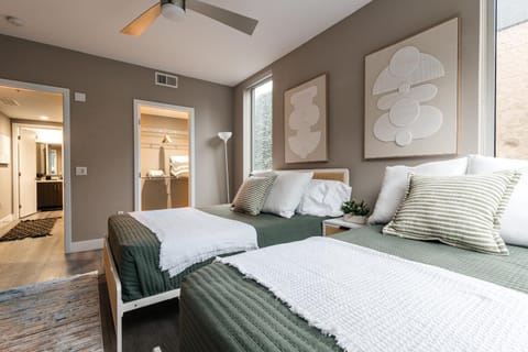 West Hollywood Luxe Townhome Walkable WeHo Avalon Apartment in West Hollywood