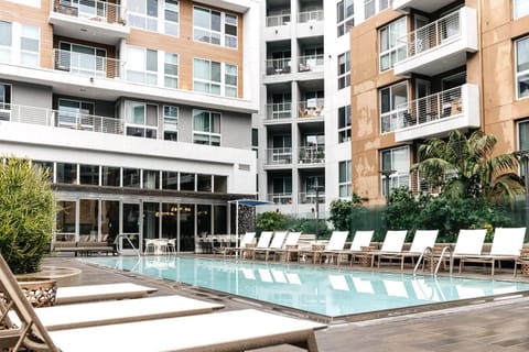 Property building, Day, Pool view, Swimming pool