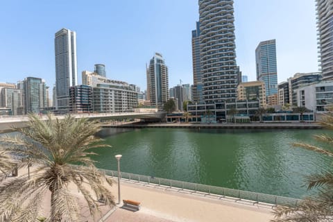 Free housekeeping visits during your stay - StayShort - Cozy Dubai Marina Retreat sleeps 3 Very Close to the Beach Apartment in Dubai