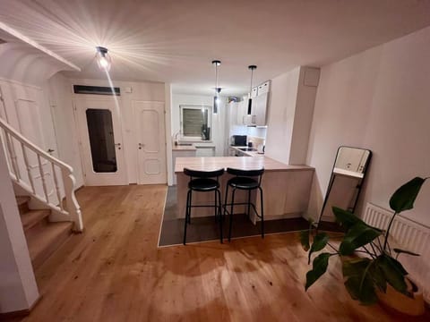 Kitchen or kitchenette, Dining area, minibar