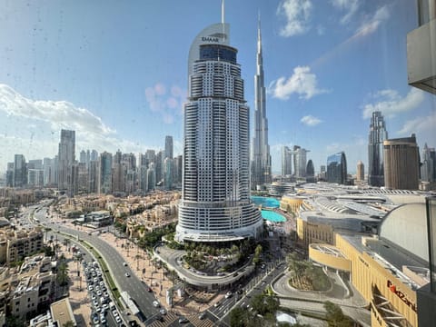 Property building, Day, Neighbourhood, Bird's eye view, City view, Pool view, Swimming pool