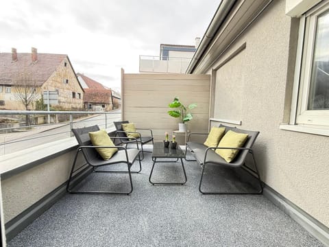 Scharnhäusle 2 - Großzügige Wohlfühl-Wohnung mit Badewanne& Balkon Apartment in Esslingen