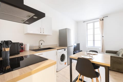 Facade/entrance, Dining area, dishwasher, pet friendly, stove, kitchen