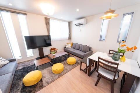 TV and multimedia, Living room, Dining area, air conditioner