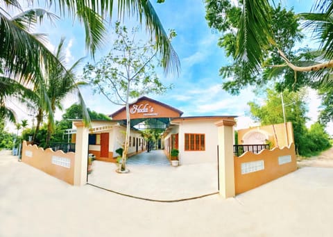 Facade/entrance