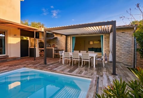 Property building, Pool view