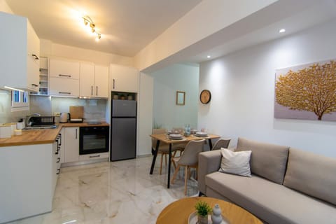 Kitchen or kitchenette, Living room, Seating area, Dining area, oven, toaster