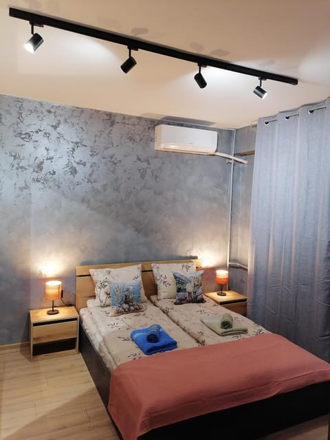 Bed, Bedroom, towels, air conditioner