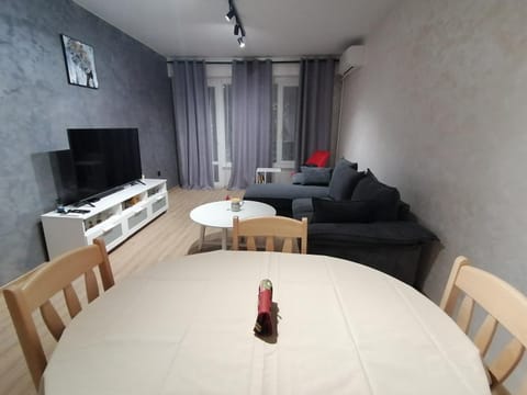 TV and multimedia, Balcony/Terrace, Living room, Dining area, air conditioner