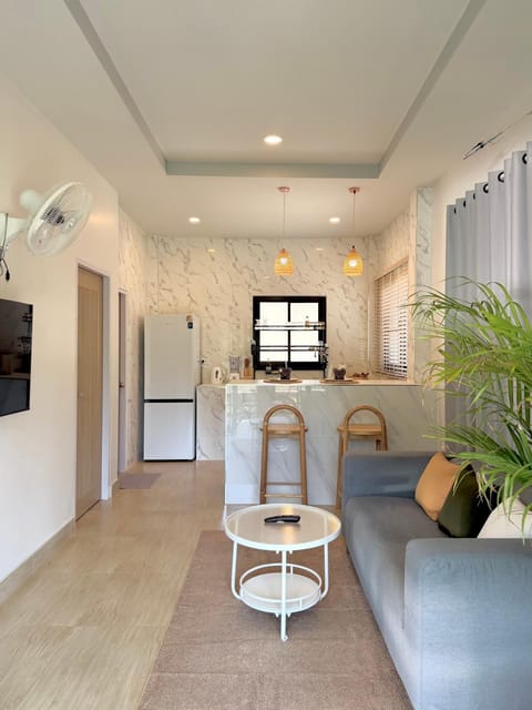 TV and multimedia, Kitchen or kitchenette, Living room, Seating area, Dining area, minibar