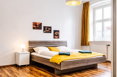 Property building, Bed, Seating area, Bedroom, towels