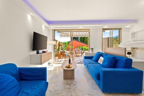 Communal lounge/ TV room, TV and multimedia, Living room, Seating area