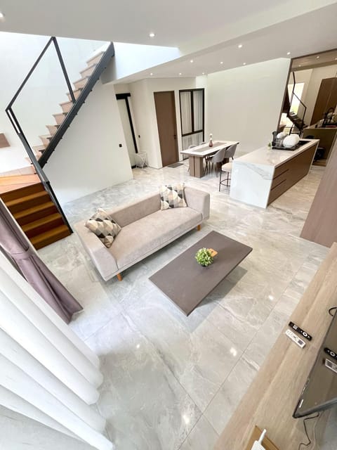 Kitchen or kitchenette, Living room, Seating area, Dining area