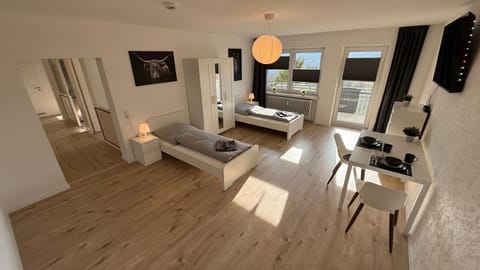 TV and multimedia, Balcony/Terrace, Photo of the whole room, Seating area, Dining area, Bedroom