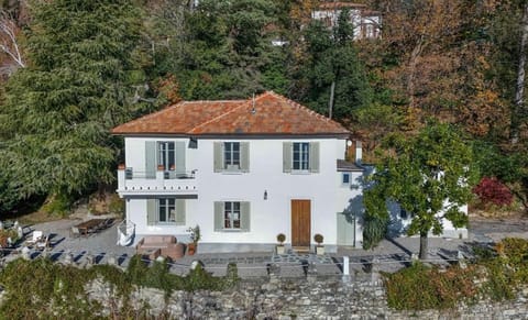 Villa Oreste, 4 bedroom period villa with view House in Como