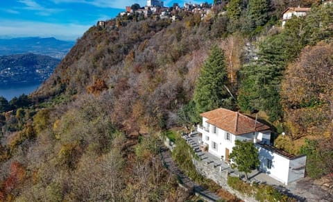 Villa Oreste, 4 bedroom period villa with view House in Como