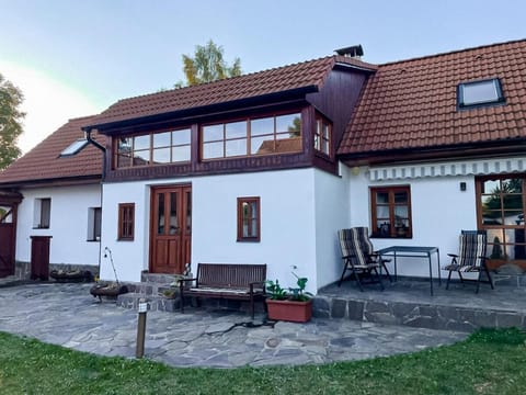 Property building, Patio, Balcony/Terrace