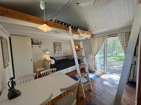 Bed, Living room, Dining area, Bedroom
