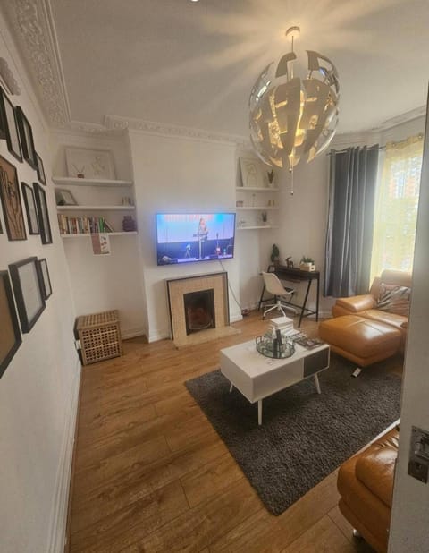 Communal lounge/ TV room, Living room, Seating area