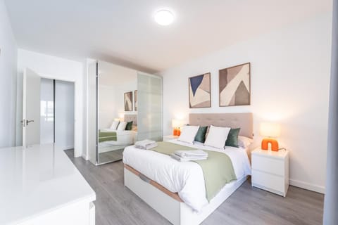 Bed, Photo of the whole room, Bedroom, wardrobe, air conditioner