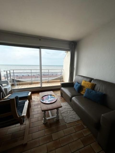 View (from property/room), Balcony/Terrace, Living room