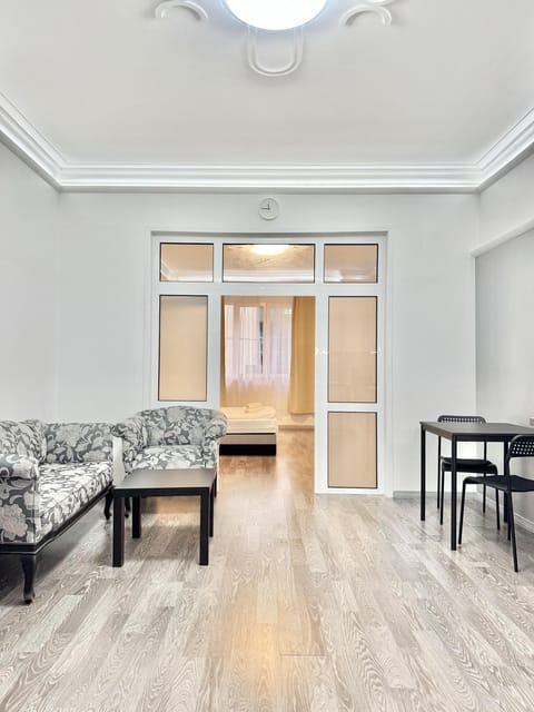 Living room, Photo of the whole room