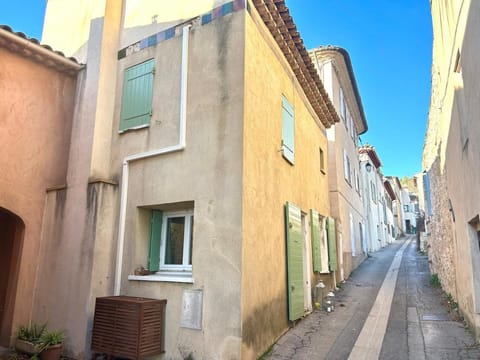 Charmante maison de village avec clim et parking à proximité d'Aix-en-Provence House in Aix-en-Provence
