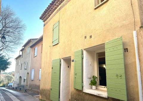 Charmante maison de village avec clim et parking à proximité d'Aix-en-Provence House in Aix-en-Provence