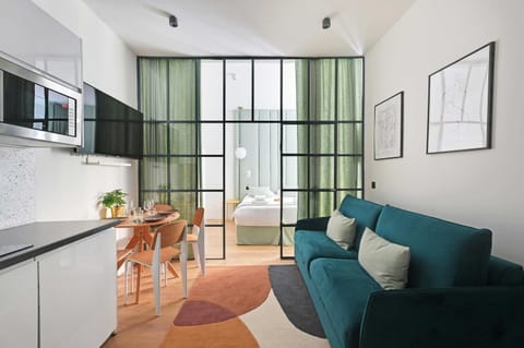 TV and multimedia, Living room, Dining area
