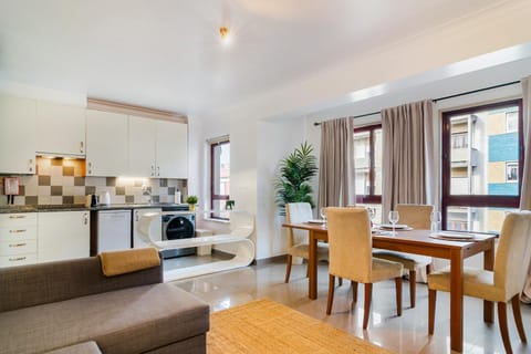 Kitchen or kitchenette, Living room, Seating area, Dining area, dishwasher, stove