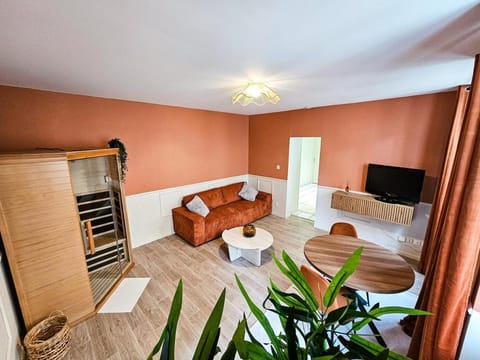 Sauna, Living room