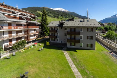 Property building, Nearby landmark, Spring, Day, Natural landscape, Children play ground, Garden, Garden view, Mountain view