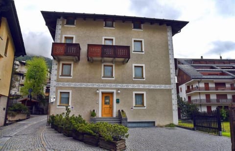 Property building, Neighbourhood, Street view