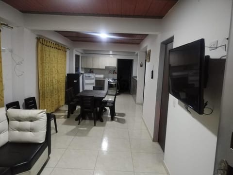 TV and multimedia, Kitchen or kitchenette, Living room, Seating area, Dining area