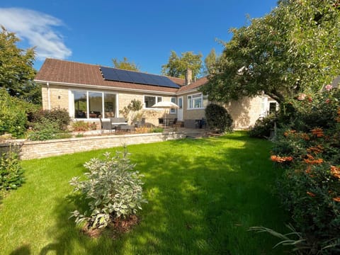 Property building, Day, Garden, Garden