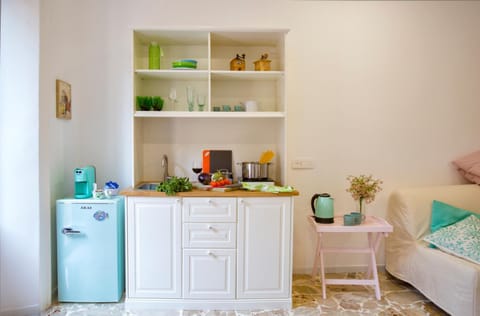 Coffee/tea facilities, Kitchen or kitchenette, minibar