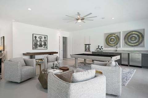 Castawaves - Massive Luxurious Home Near the Beach with Large Outdoor Pool Area & Putting Green House in Miramar Beach