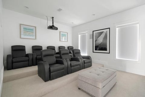 Castawaves - Massive Luxurious Home Near the Beach with Large Outdoor Pool Area & Putting Green House in Miramar Beach