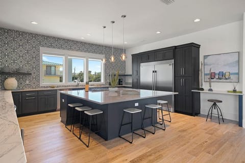 Castawaves - Massive Luxurious Home Near the Beach with Large Outdoor Pool Area & Putting Green House in Miramar Beach