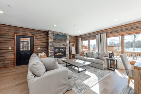 Bear Moon Lodge House in Deep Creek Lake