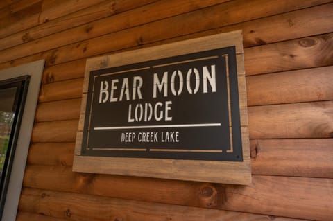 Bear Moon Lodge House in Deep Creek Lake