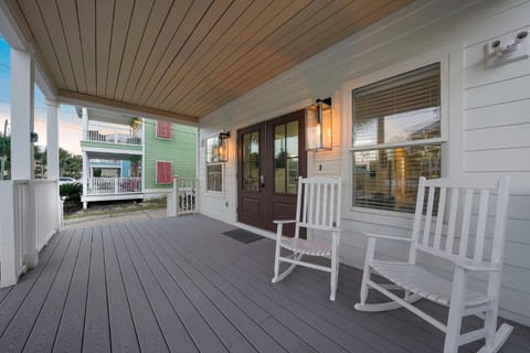 Destined to Be - Beach Cottage with Private Pool & Guest House House in Destin